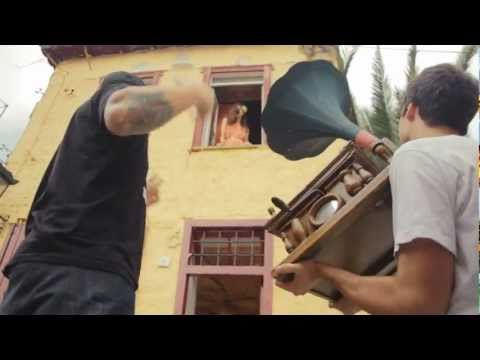 Εισβολέας - Σε πίνω λίγο λίγο  (Isvoleas - Se pino ligo ligo)