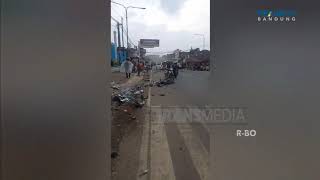 Download lagu Kecelakaan beruntun di Sumedang melibatkan 5 kendaraan bermotor. 1 orang tewas. 2 luka berat mp3