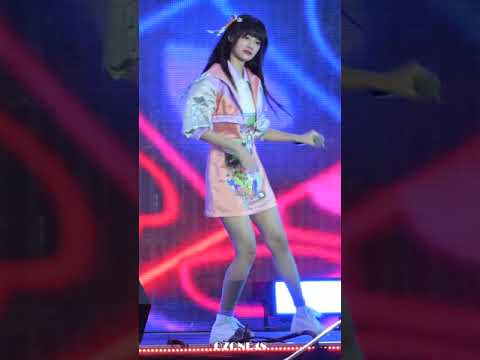 [4K] Mini Fancam Phukkhom BNK48 - ดีอ่ะ @ Asiatique The Riverfront 200365