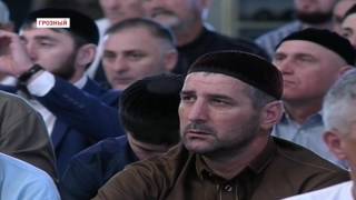 Сегодня в мечети «Сердце Чечни»  Ид намаз возглавил муфтий Салах Межиев