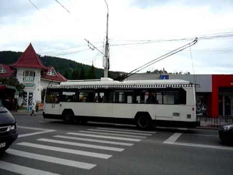 Piatra Neamt: bul. Decebal, troleibuz 147