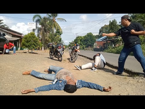2 Preman Beaten Up by Local Travel Driver