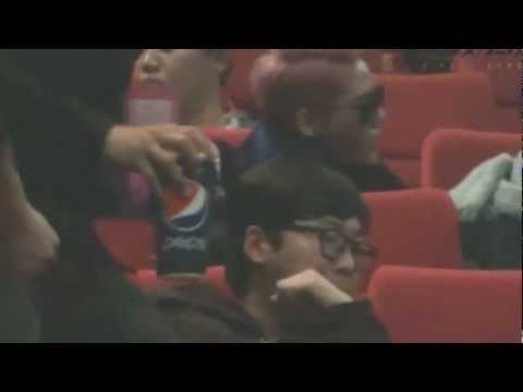 121108 YooSu en la premiere de 'Jackal is Coming'