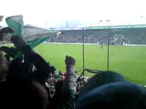 Linus Hallenius ger bajen en sång!