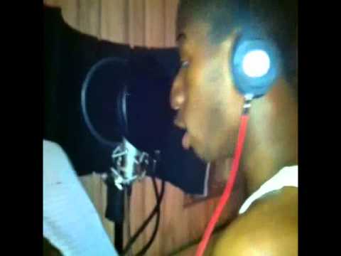 freeStyle-cosmo g ft. t.white ft. veezy Official MUSIC Video