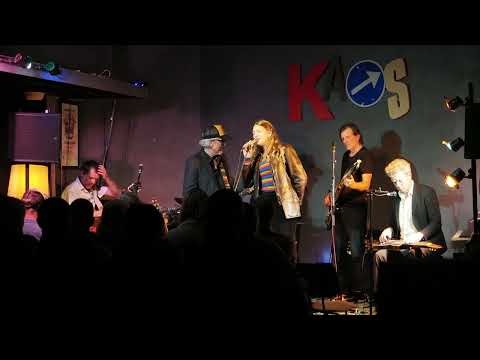 Giant Sand -  The DeSoto Caucus -  Howe Gelb