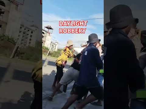 A guy robbed in broad daylight at 4 Mile, Port Moresby