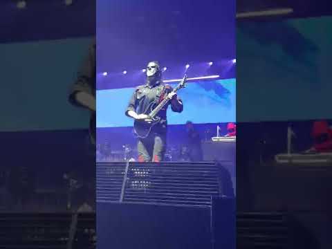 Corey Taylor potentially saves the lives of a few fans in the pit during "Psychosocial" 6/9/2022