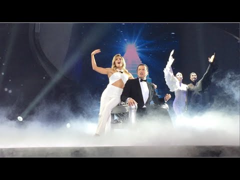 Helene Fischer & Ensemble von "Falco" - Into the Light (Helene Fischer Show 2016)