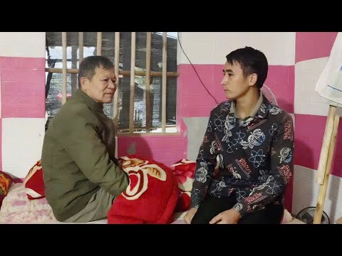 TU comforted his father when he saw that he was still sad after seeing his mother's photo