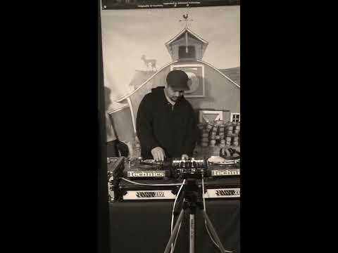 DJ IQ (Handroidz) at the Barnyard Mixshow 11/16/2016