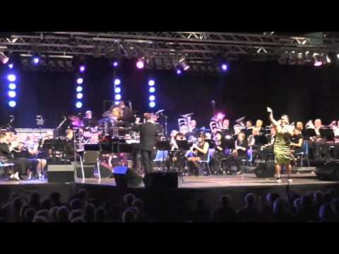 Make you feel my love en This is my life