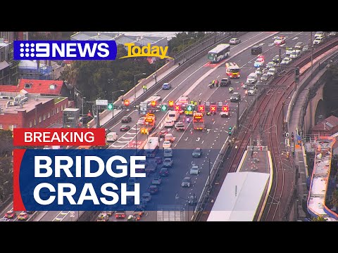 Heavy delays for commuters after Harbour Bridge crash | 9 News Australia