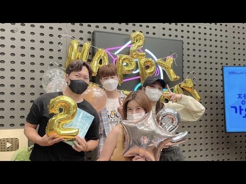 Apink Eunji second anniversary as dj 🎉🎉