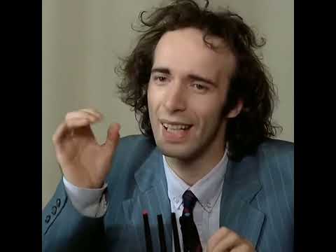 Roberto Benigni asks the bank manager for a loan to buy a house - from Tu mi turbi