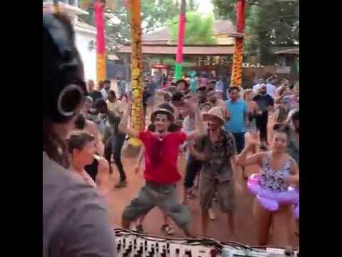 Virtual Light: Track ID: The Rave Commission - Random Generator