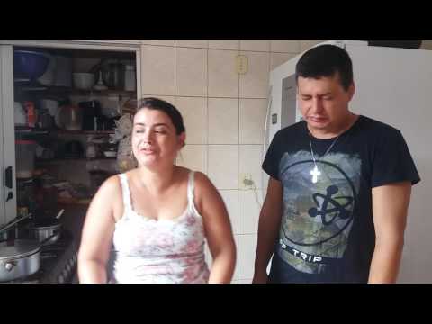 Experimentando a pimenta mais ardida do mundo