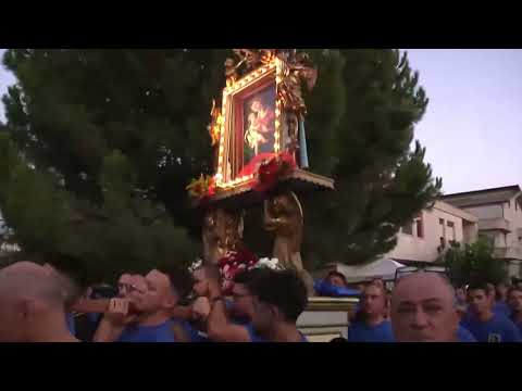 Bianco rispetta le tradizioni e rapisce con i Giochi pirotecnici