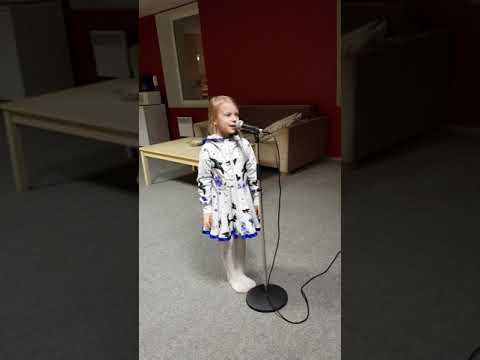 Sofia laulab kiisud keerutavad tantsu -airi liiva