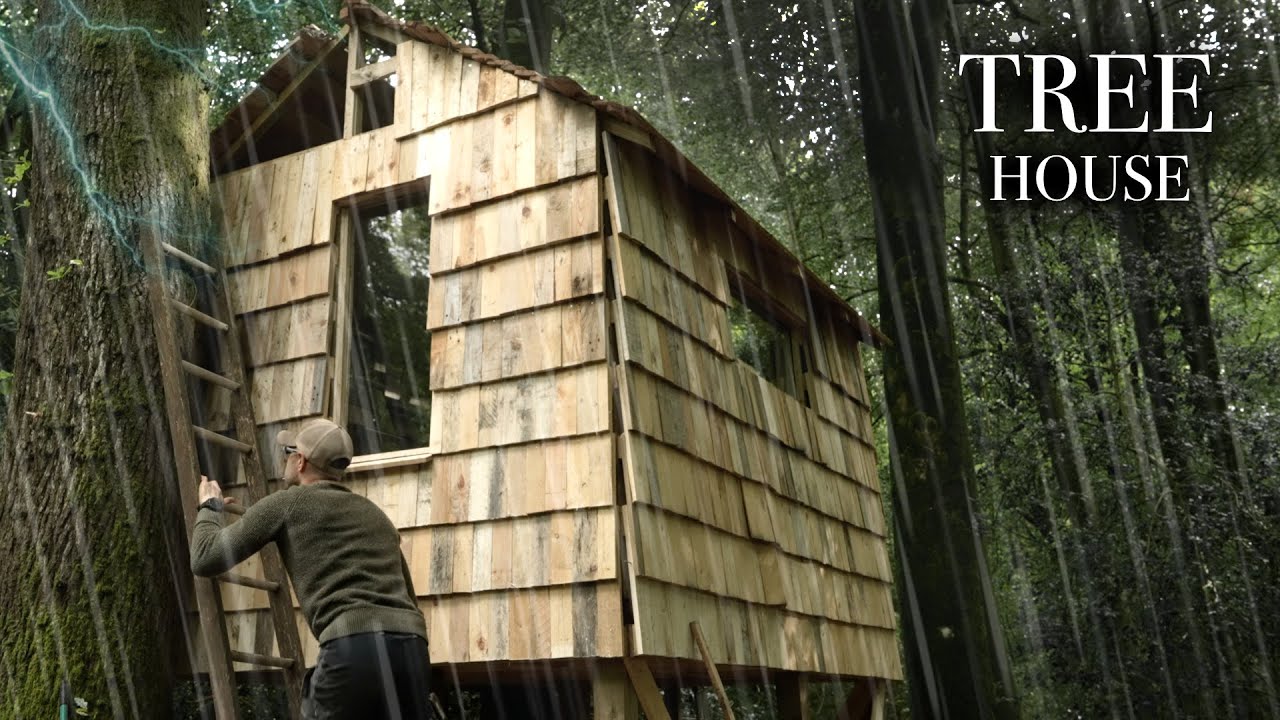 Building a TREE HOUSE in a THUNDERSTORM: Recycled Pallet Wood Project (PART 3)