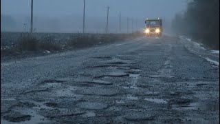 Дорога на Харківщині перетворилася на решето