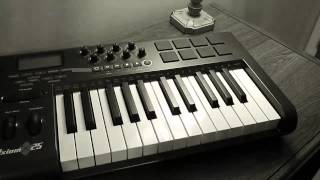 Video thumbnail for M-Audio Axiom 25 Midi Keyboard Controller Overview by Tech Covet