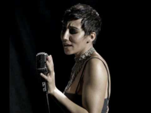 SANREMO 2010 - RICOMINCIO DA QUI - MALIKA AYANE