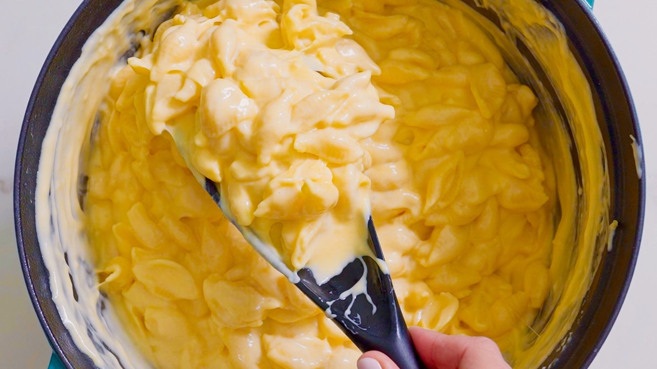How to Make Homemade Stovetop Mac and Cheese (Just SIX Ingredients!)