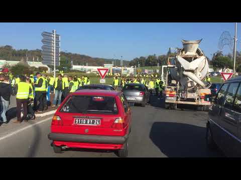 Le rond-point de Trélissac dans la zone de la Feuilleraie
