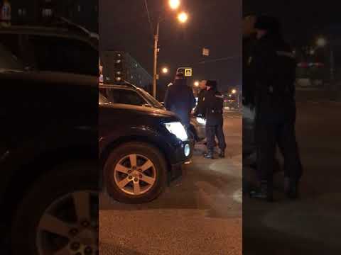 Рванул с места ДТП с человеком на капоте
