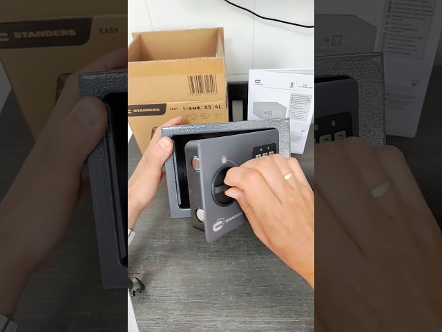 Vídeo relacionado con Westcott Caja de efectivo con cerradura (compacta, 15 cm) plata | Caja con cerradura de chapa de acero con 2 llaves | Inserto extraíble para monedas con 6 compartimentos | E-51000 SILVER