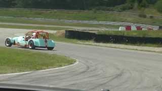 preview picture of video 'Circuit de Chenevières - Alfa 147 1.9 JTDM and a fast Renault Clio (free practice)'