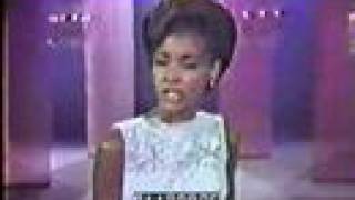 Nancy Wilson Sings &quot;Don&#39;t go To Strangers&quot; Live