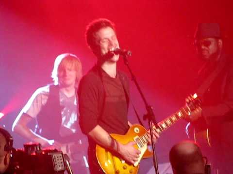 Jonny Lang, Tommy Sims, & Phil Keaggy - "When Love Comes to Town"