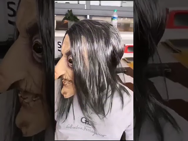 Vídeo relacionado con Smiffys Careta de bruja vieja, Para la cabeza, látex Halloween, Carnaval