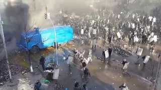 Уличные бои на улицах Киева. Беркут атакует - Видео онлайн