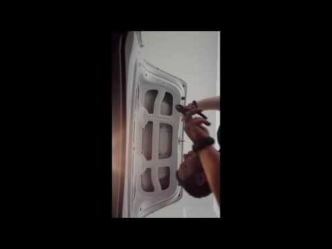Pontiac G8 GT License plate light bulb replacement