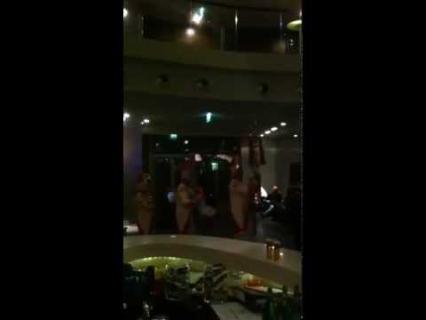 Das Kölner Dreigestirn mit Prinzengarde im Blu