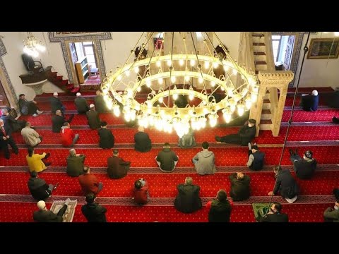 A marin gjynahe ata që falen vetëm për ditën e xhuma dhe nuk i falin të pesë kohët e namazit?