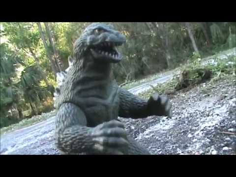 Mothra vs Godzilla Toy Battle