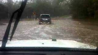 preview picture of video 'Brisbane Floods Water Crossing Prado - New Beith Road Greenbank'