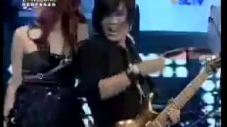 Download lagu Dewi Dewi ( Inna Kamarie, Tata Janeeta, Purie Andriani ) & TRIAD - Sedang Ingin Bercinta Live mp3