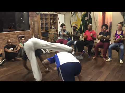 Mestre Piaba e Mestre Dentinho na academia do grande Mestre Rã