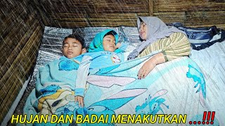 Download lagu CAMPING HIT BY HEAVY RAIN ACCOMPANIED BY A VERY SCARY STORM - SLEEPING AS THREE IN AN OLD HUT mp3