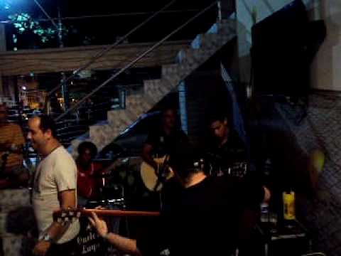 Docksiders. Fabio Medeiros, música  Sultans of swing.