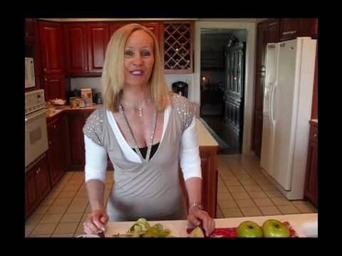 Betty's Quick Tip 72--How to Keep Peeled and Sliced Apples Fresh