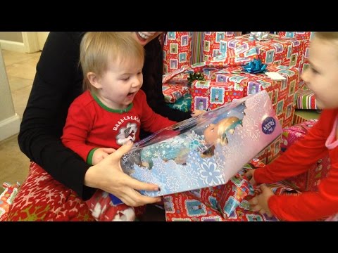 CHRISTMAS MORNING 2014 | OPENING PRESENTS | WHAT I GOT FOR CHRISTMAS!