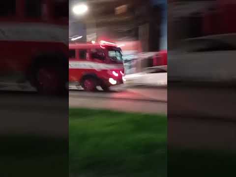 bomberos voluntarios de Fray Luis Beltrán pasando + saludo con sirena