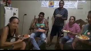 Hacen humilde cena gracias a la solidaridad de cubanos en el exilio.