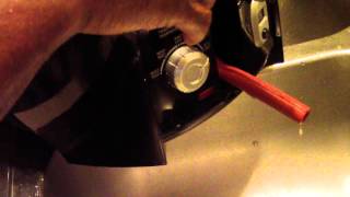 DeLonghi D28313UXBK Roto Deep Fryer drainining oil easy clean up